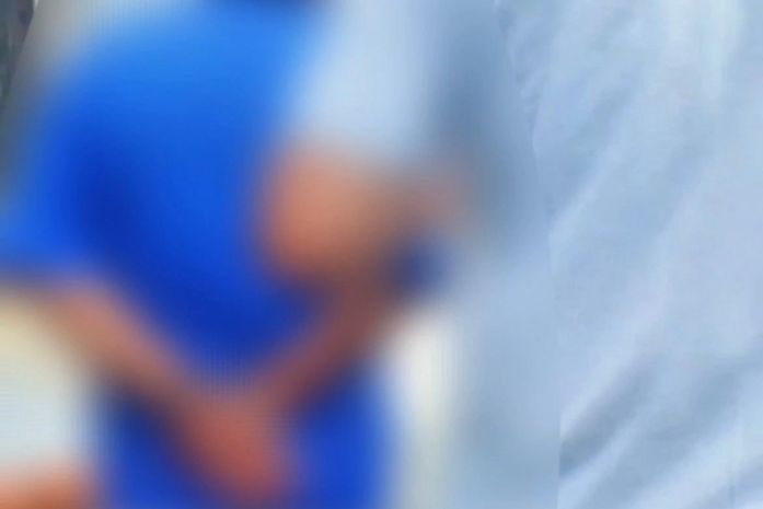 Criança é estuprada pela mãe e padrasto após perguntar de onde vinham os bebês