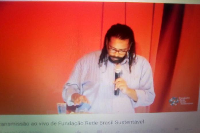 Como os armamentos pesados das Forças Armadas vão parar nas mãos de traficantes? Como e por que são desviados? Quem tem que responder isso é o Exercito Brasileiro- afirma o sociólogo Carlos Martins