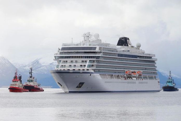 O Viking Sky levava 915 passageiros e enfrentou fortes ventos na costa da Noruega