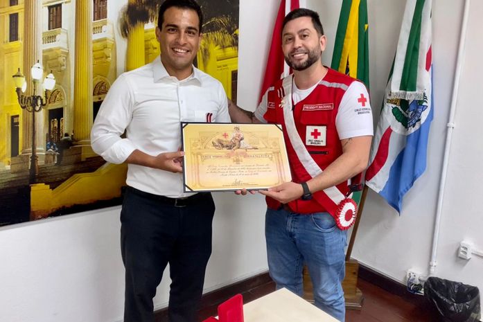 Presidente Galba Netto recebe Comenda Cruz de Distinção