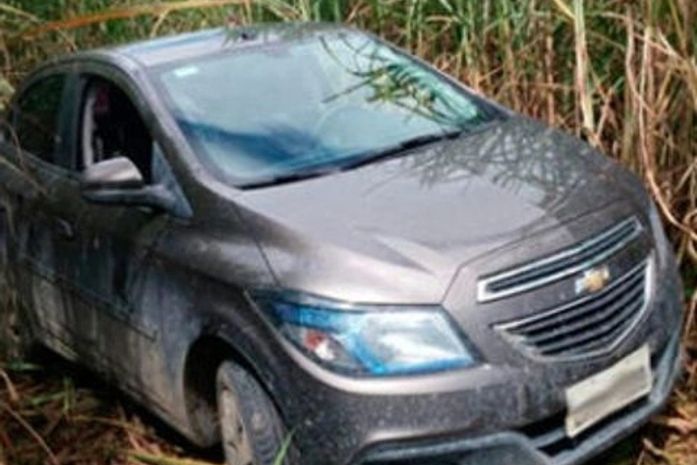 Um dos carros encontrados