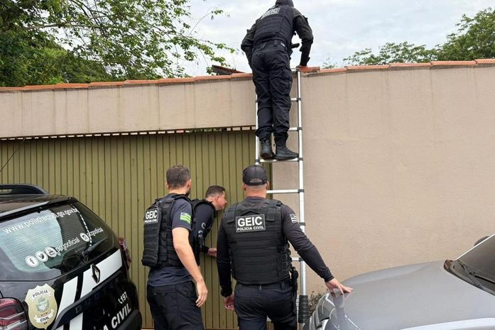 Jogador de futebol profissional é alvo de operação que mira esquema milionário em Alagoas