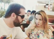 Pedi à IA para envelhecer meu irmão e ela me deu algo bem maior

