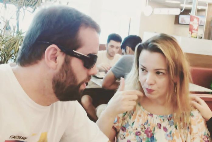 Pedi à IA para envelhecer meu irmão e ela me deu algo bem maior