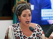 A deputada federal, Talíria Petrone, dos 200 mil votos, é a pré-candidata do PSOL, a prefeita de Niterói. Essa preta do Rio de Janeiro é arretada, demais!