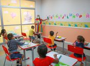 Crianças voltam às creches e pais destacam importância do desenvolvimento infantil