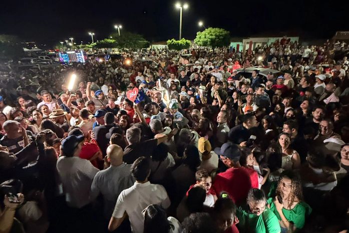 Eduardo Bulhões mostra força política e reúne multidão em apoio a Renan Filho