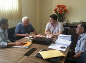Prefeito de Maragogi se reúne com construtora responsável por projeto de iluminação na orla