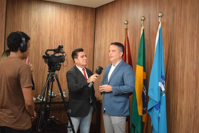 Governador confirma pagamento de três folhas até o fim do ano