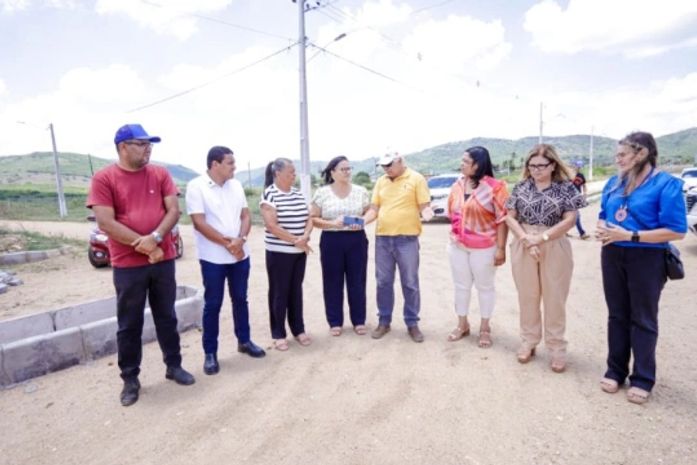 Palmeira dos Índios receberá mais uma Creche Cria: secretário de Estado Júlio Cezar faz anúncio ao lado de prefeita Tia Júlia