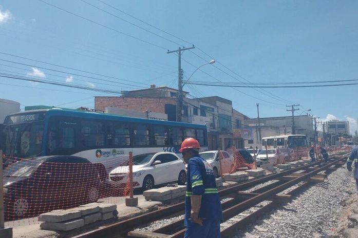 Obra da CBTU causa transtornos no Poço