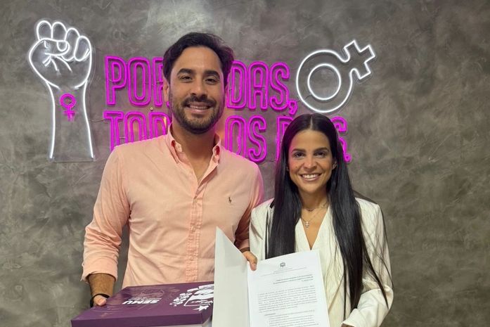 Prefeito de Santana do Mundaú assina termo de adesão à Política Estadual de Enfrentamento à Violência Doméstica e Familiar