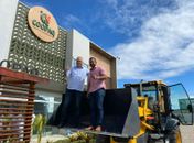 Alfredo Gaspar entrega retroescavadeira e van com emenda de mais de R$ 654 mil para fortalecer agricultura familiar e cooperativismo em Matriz de Camaragibe