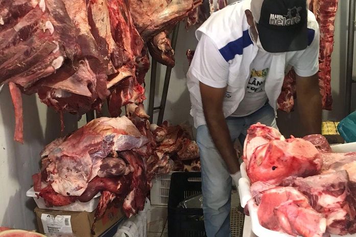 Vigilância sanitária apreende 900kg de alimentos impróprios para o consumo em Maceió