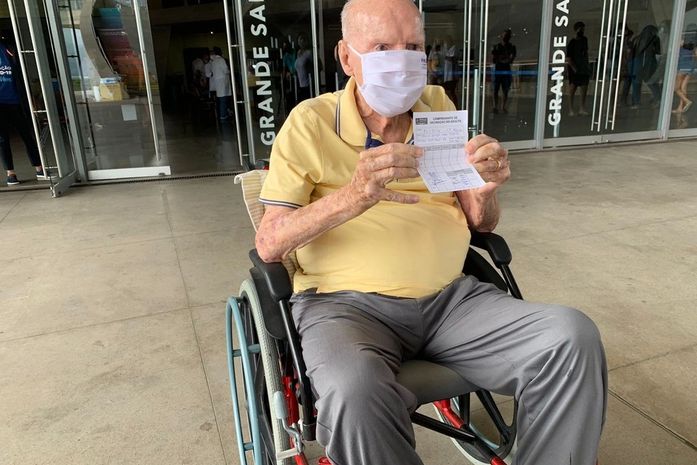 Zagallo toma dose de reforço no Rio