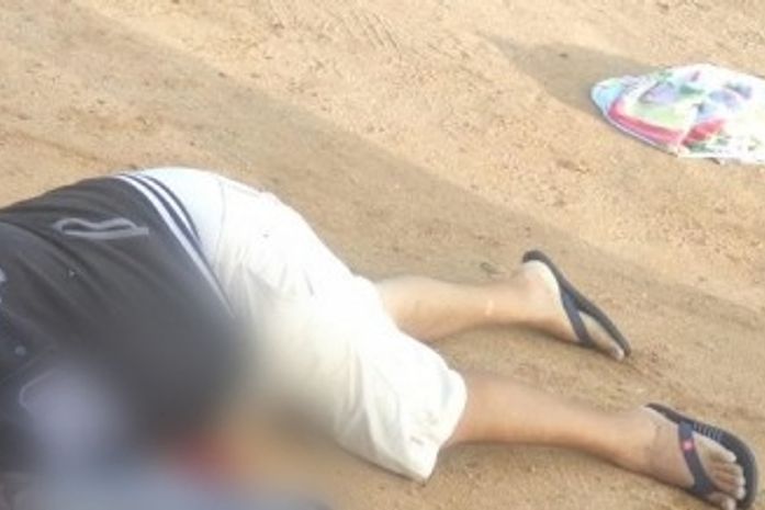 Homem, ainda não identificado, foi morto com tiros na cabeça.