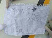 Bilhete usado para anunciar o assalto