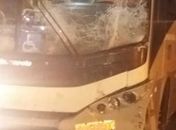 Reboque carregado de madeira colide com ônibus e assusta passageiros na AL 220