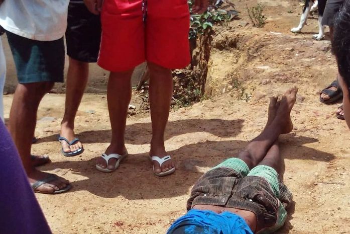 Jovem morre após ser esfaqueado durante briga em bar