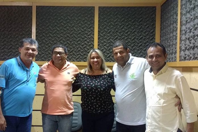 professora Ana Valéria nos estúdios da Rádio Novo Nordeste