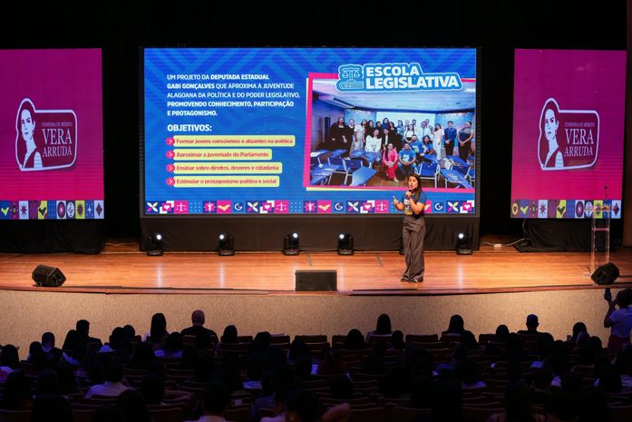 Deputada Gabi Gonçalves destaca políticas públicas para a juventude alagoana no Congresso de Direito, Psicologia Jurídica e Perícia Criminal em Maceió