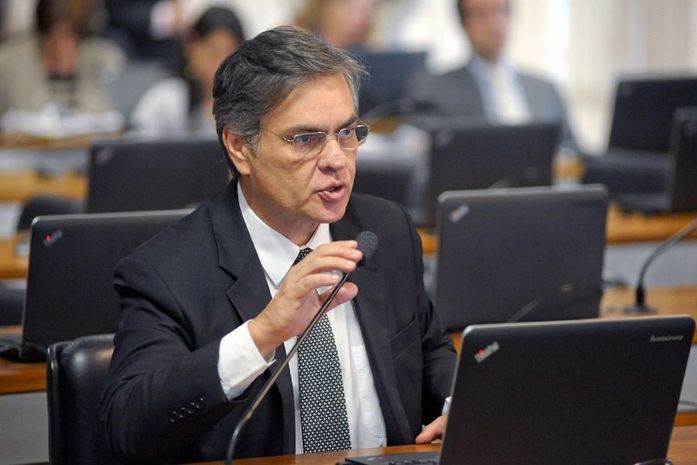 Senador Cássio Cunha Lima