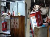 Vídeo: vaca cai em telhado de restaurante no Ceará e causa destruição