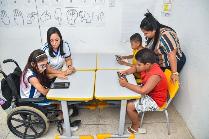Educação inclusiva: Coruripe é pioneira no uso das novas tecnologias com crianças com déficit cognitivo