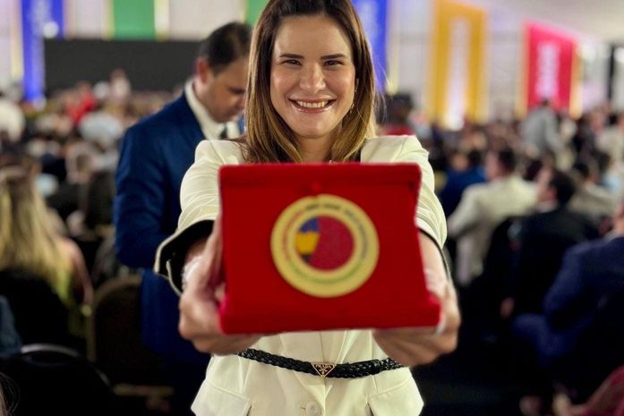 Em Brasília, prefeita Ceci celebra Selo Ouro de Alfabetização conquistado por Atalaia pelo segundo ano consecutivo