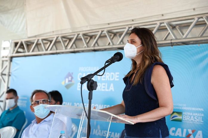 Durante entrega de casas em Campo Alegre, deputada ressalta importância de ações conjuntas para transformar vidas