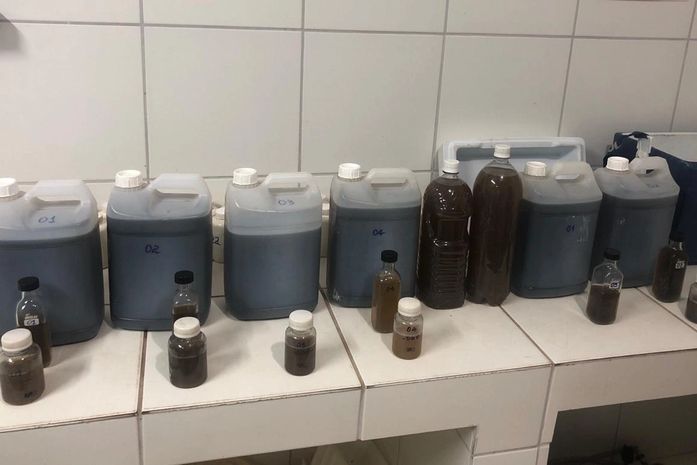 Amostras de chorume descartado de forma irregular