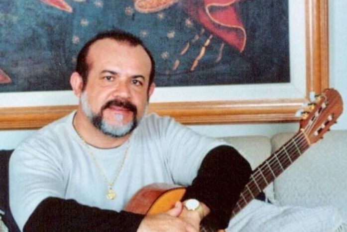 Tempos de pandemia: juiz arapiraquense grava música sobre a falta do abraço