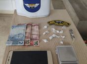 Jovem é preso e adolescente apreendido após serem flagrados com drogas na AL-101 Norte
