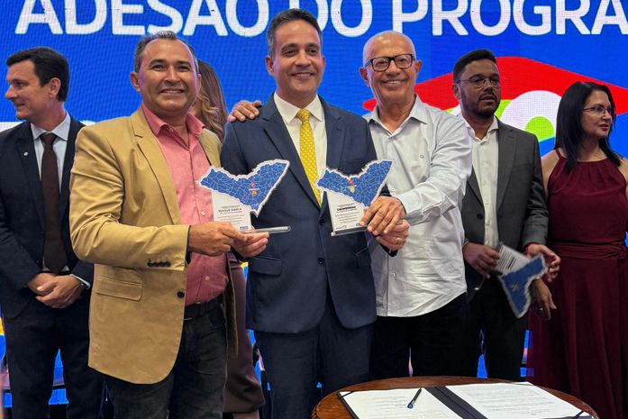 Prefeito Didi Lopes recebe prêmio de destaque em educação entregue pelo governador Paulo Dantas