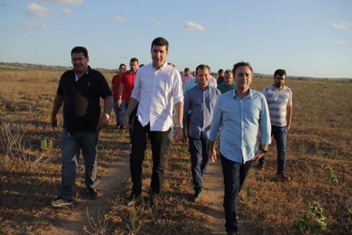 Yale visita área da construção da Central de Tratamento de Resíduos