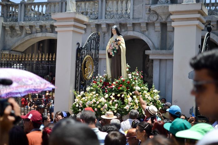 Fiéis lotam as ruas de Mata Grande para prestigiar a Romaria de Santa Teresinha