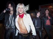 Embarque na alucinada sessão de terapia de "The Dirt - As Confissões do Mötley Crüe"