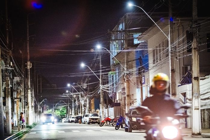 Ruas do Comércio e General Hermes recebem iluminação em LED