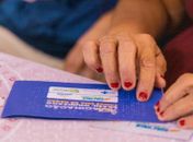 Prefeitura de Maceió beneficiou 70 pessoas com o cartão em braile. 