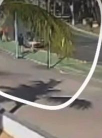 Veja momento em que carro invade faixa verde e atropela mulher na orla de Ponta Verde
