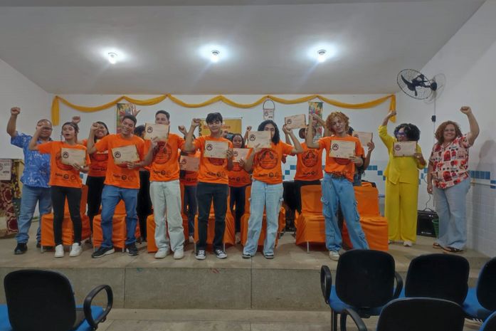 No Julho das Pretas, 13 estudantes, da Escola Estadual Rosa da Fonseca,AL., tomam posse no Coletivo Jovem Almerinda Farias Gama. Legal!