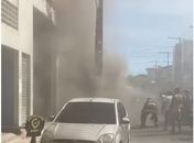 Incêndio destrói depósito de pneus no Centro de Maceió; veja vídeos