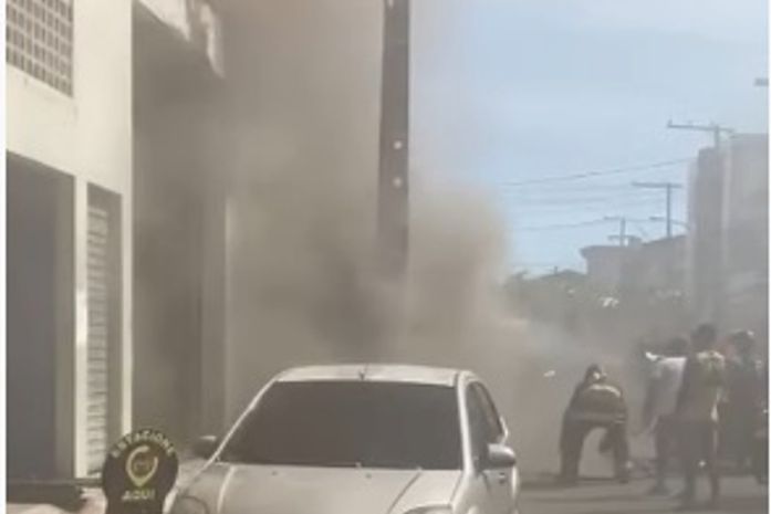 Incêndio destrói depósito de pneus no Centro de Maceió; veja vídeos