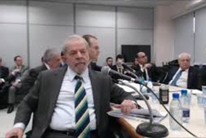 Para a defesa de Lula, Sérgio Moro estaria espetacularizando a Lava Jato