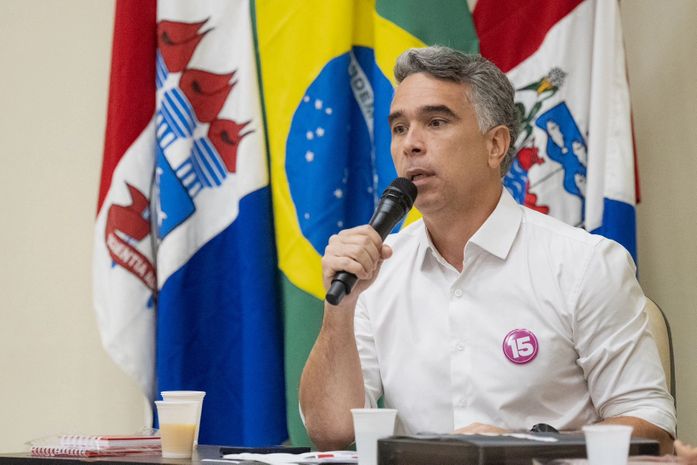 Rafael Brito reforça compromisso com a Educação em debate na Ufal
