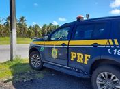 Condutor morre carbonizado após colisão entre caminhões, na BR-101