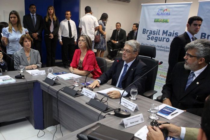 Teotonio Vilela em reunião do programa Brasil Mais Seguro