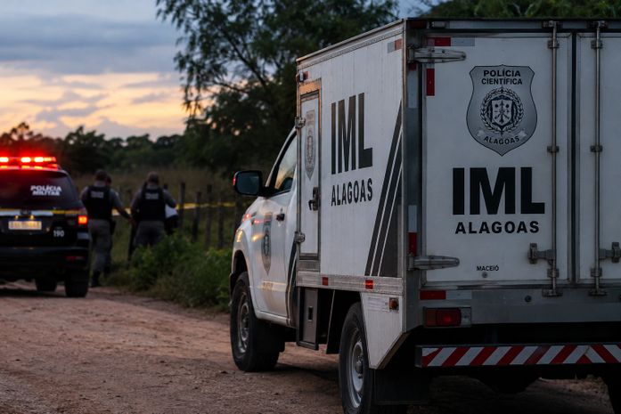 Jovem de 21 anos é morto a facadas e pedradas, após suposta discussão em bar