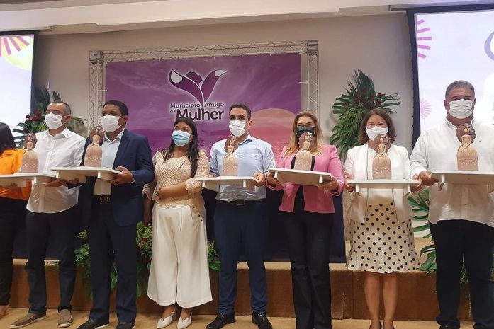 Vice-prefeita Rute Nezinho representa Arapiraca na cerimônia de entrega do Prêmio Município Amigo da Mulher