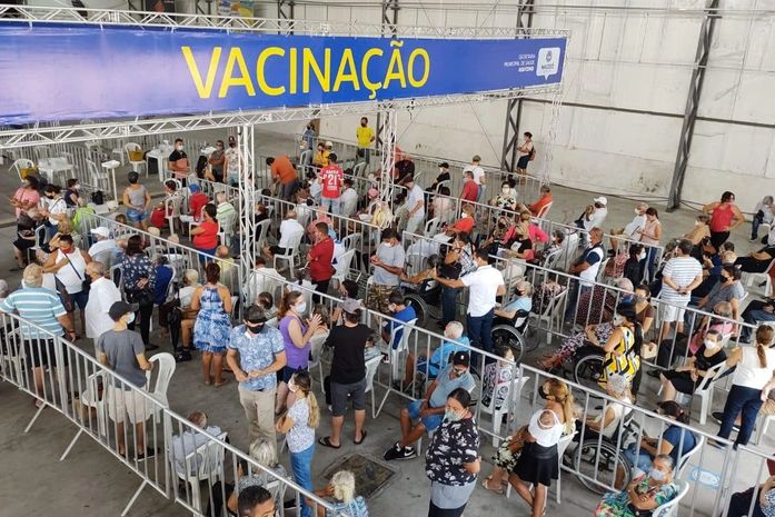 Começa vacinação de idosos a partir de 79 anos